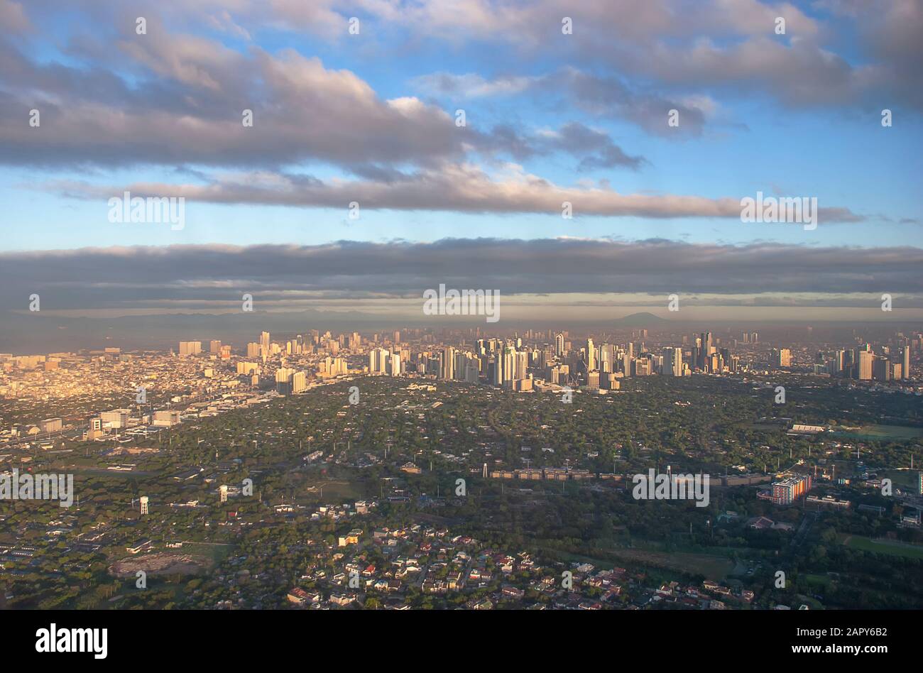 Die Stadt Manila auf den Philippinen kurz nach der Tagespause Stockfoto