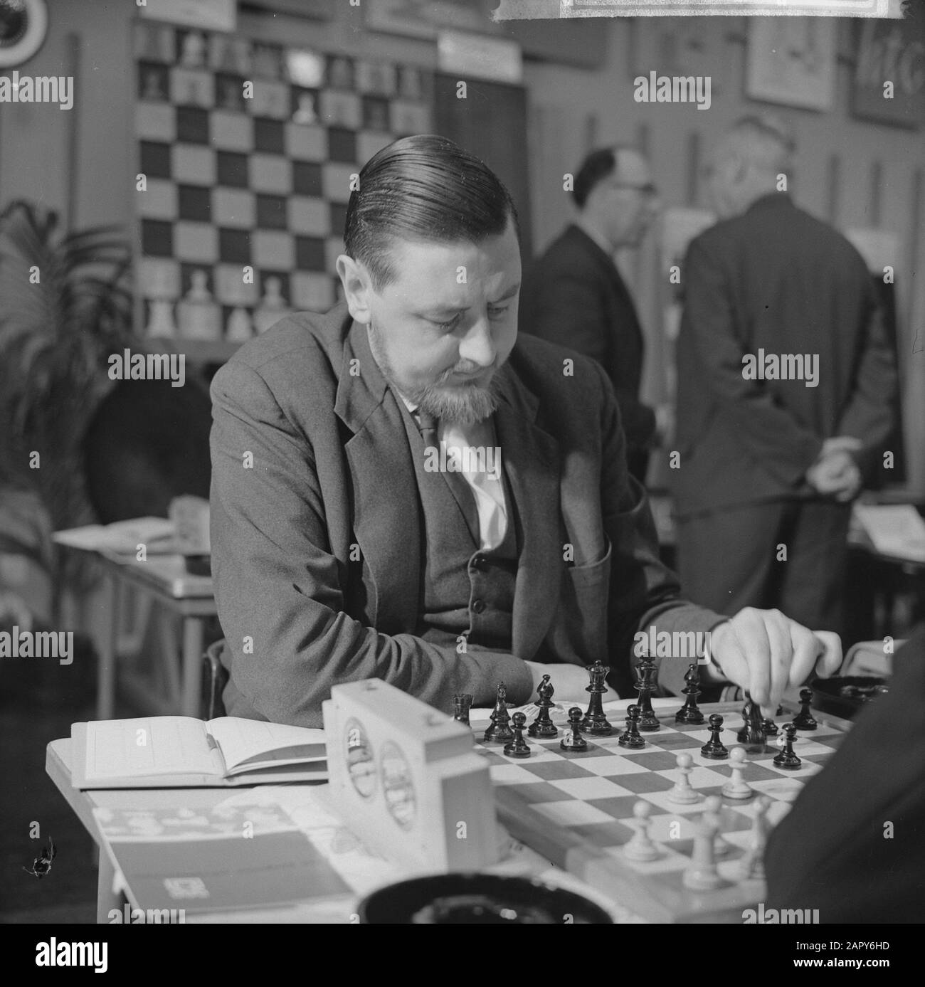 Schachturnierspiel im Hochofen. Großmeister Donner zum Umzug Datum: 8. Januar 1963 Stockfoto