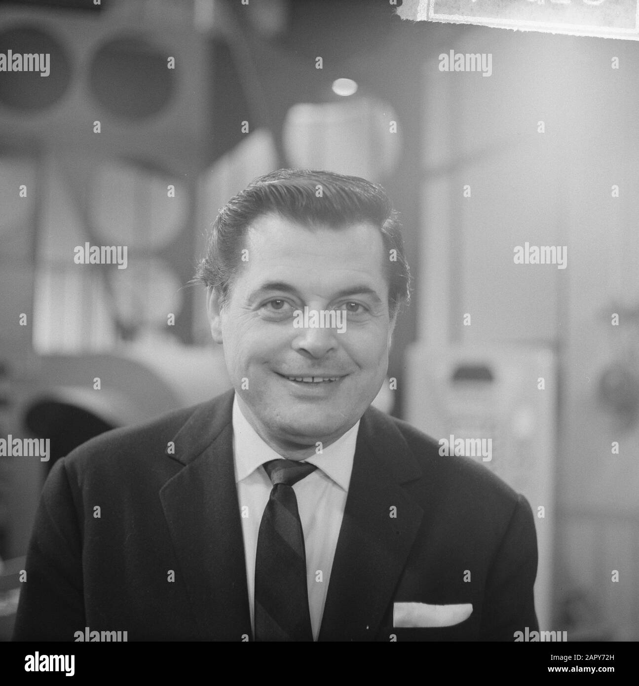 Rudy Carrellshow für Vara TV, Gerhard Wentlang (Kopf) Datum: 8. Februar 1963 Schlüsselwörter: Kopf Personenname: Gerhard Wentlang, Rudy Carrell Institutionenname: Vara Stockfoto