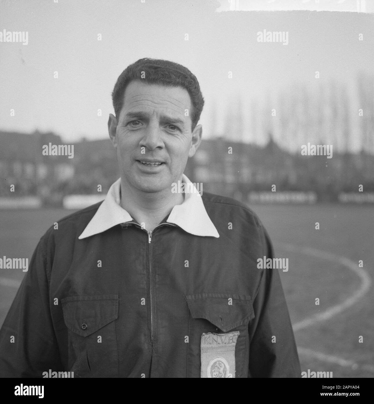 Volewijckers gegen Telstar 0:0. Schiedsrichter J. Bijleveld Datum: 15. Dezember 1963 Schlagwörter: Schiedsrichter, Sport, Name der Fußballeinrichtung: Volewijckers Stockfoto