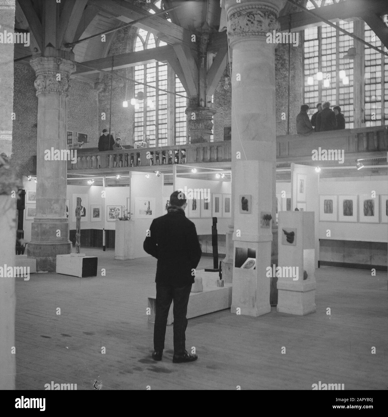 Oudezijds kapel aan de Zeedijk in Amsterdam verwandelt in Kulturzentrum Datum: 21. januar 1964 Standort: Amsterdam, Noord-Holland Stockfoto Oudezijds kapel aan de Zeedijk in Amsterdam verwandelt in Kulturzentrum Datum: 21. januar 1964 Standort: Amsterdam, Noord-Holland Stockfoto