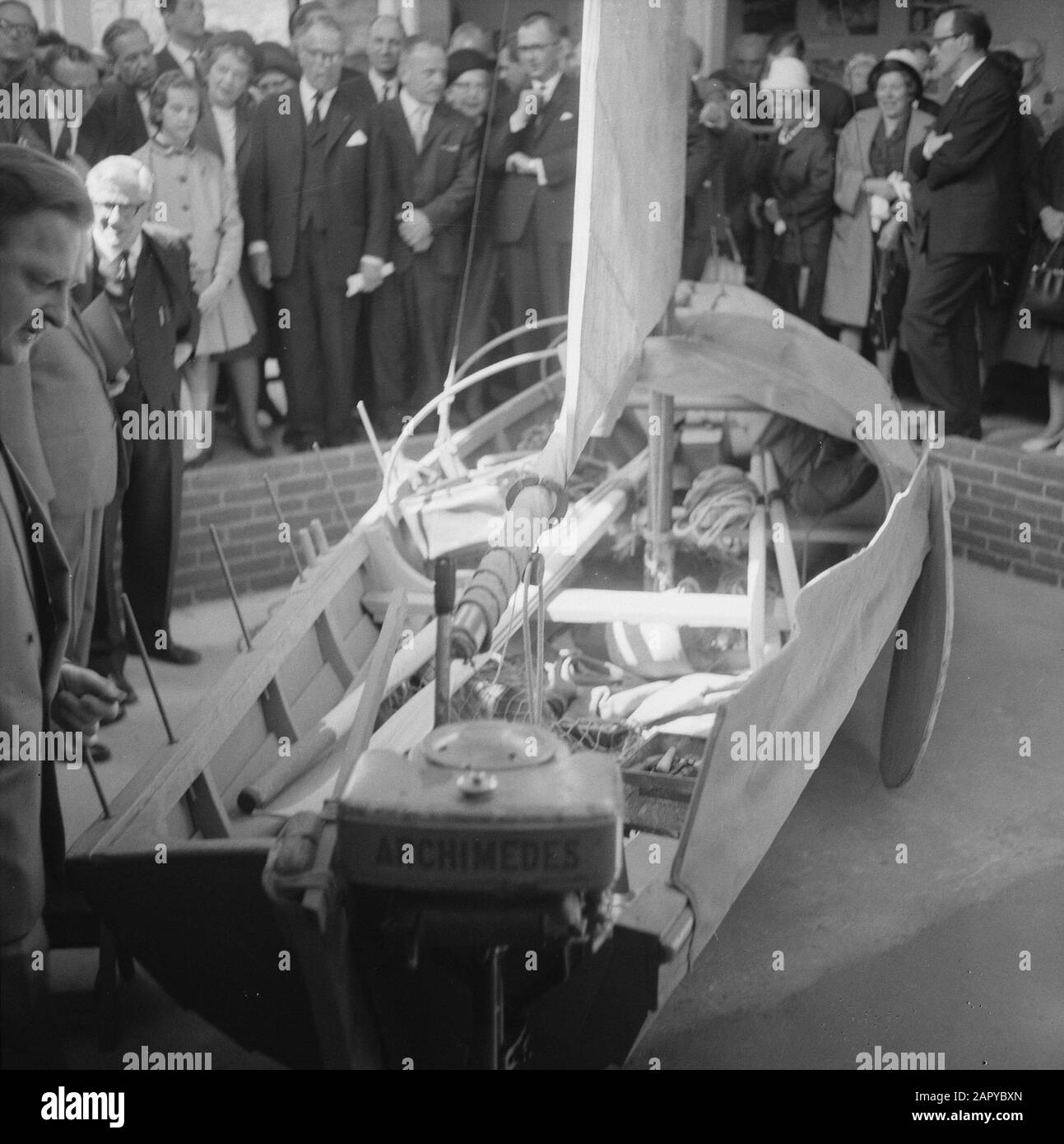 Fünf Engländer bieten ihr Boot De Yvette im National war and Resistance Museum in Overloon (N-B) Datum: 9. Mai 1964 Ort: Overloon Keywords: Angebote, Museen, zweiter Weltkrieg Stockfoto