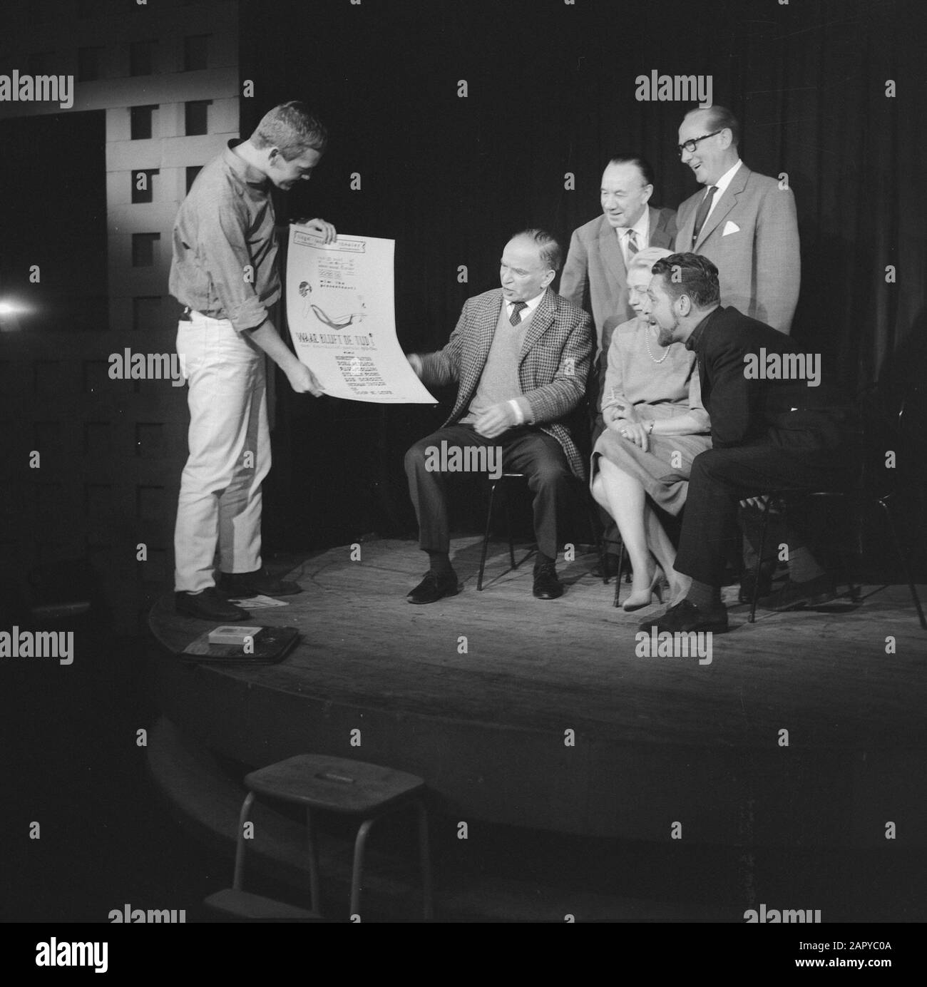 Tingel-Tangle-Kabarett [von Marijke en Sieto Hoving, rot.] (in Auftrag Gegeben De Telegraaf), Gruppenfoto Datum: 6. Mai 1964 Schlagwörter: Kabarett, Kabarett Stockfoto