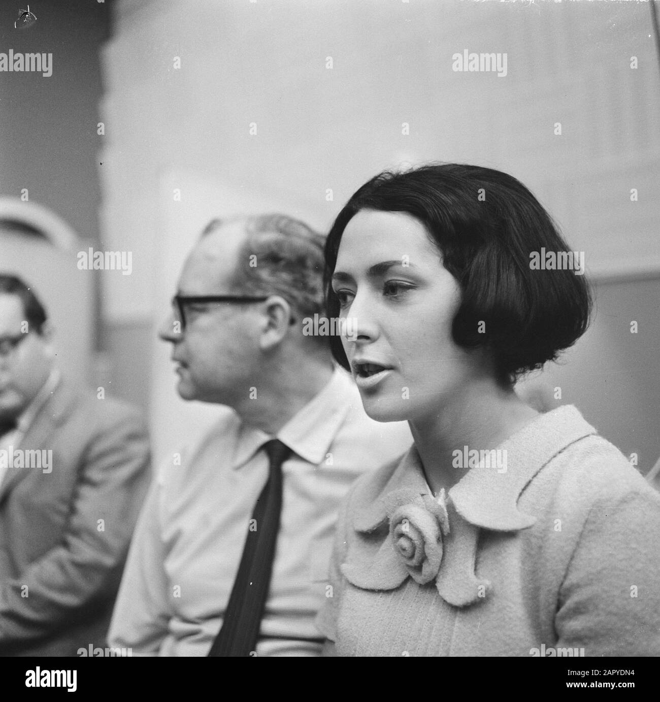 Joan Haanappel im Tonogramm bei Hilversum, Joan Haanappel während der Aufnahme Datum: 17. Oktober 1964 Ort: Hilversum persönlicher Name: Haanappel, Joan Institution Name: Phonogramm Stockfoto