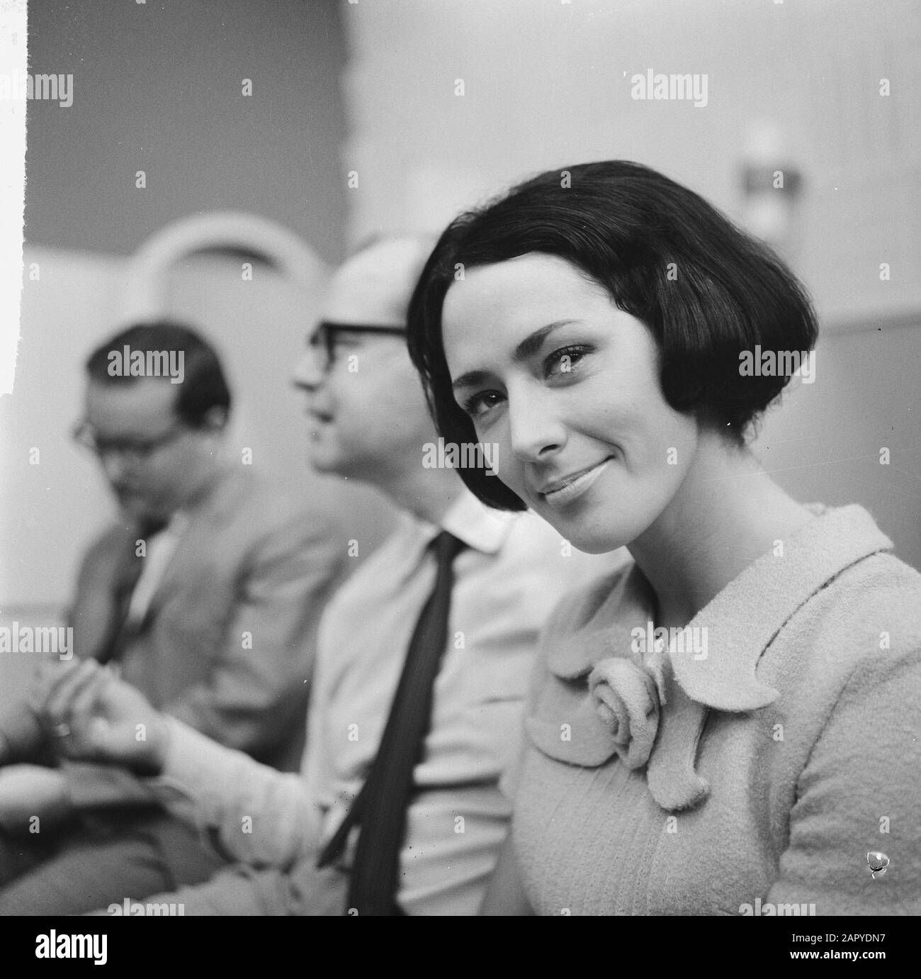 Joan Haanappel im Tonogramm bei Hilversum, Joan Haanappel während der Aufnahme Datum: 17. Oktober 1964 Ort: Hilversum persönlicher Name: Haanappel, Joan Institution Name: Phonogramm Stockfoto
