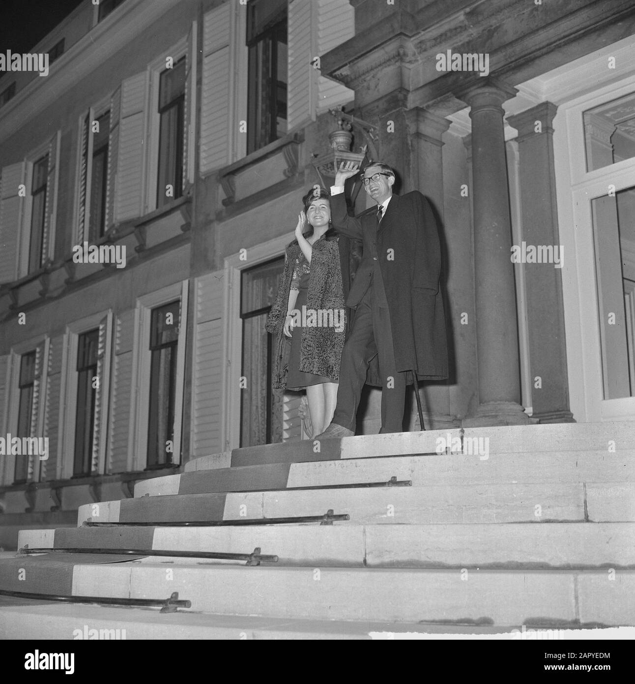 Prinzessin Margriet und Pieter van Vollenhoven an Bord Datum: 10. März 1965 Stichwörter: Defiles, Bordessen, Paläste Personenname: Margriet, Prinzessin, Vollenhoven, Pieter van Stockfoto