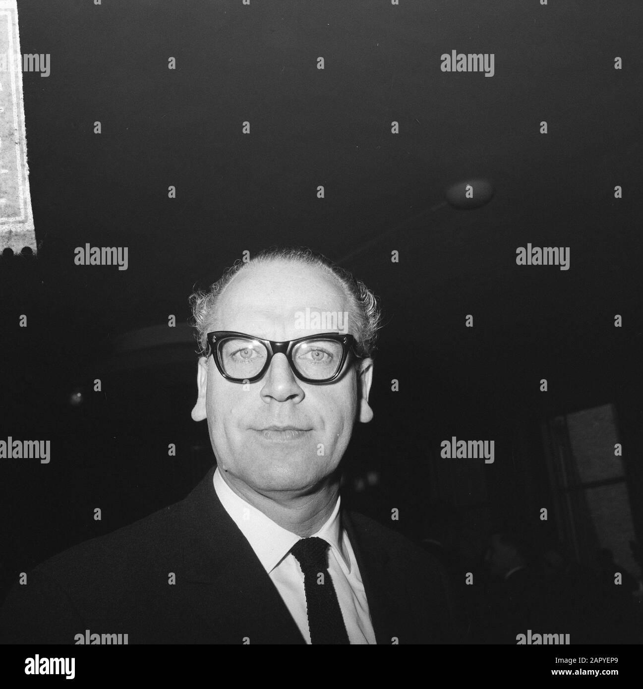 Herr M. Vrolijk (PvdA): Minister für Kultur, Erholung und soziale Arbeit Datum: 12. April 1965 Ort: Den Haag, Zuid-Holland Schlüsselwörter: Minister Personenname: Vrolijk, Maarten Stockfoto