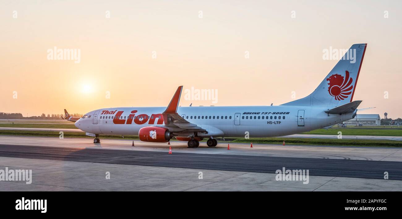 Bangkok, THAILAND - 30. AUGUST: Thai Lion Air in Bangkok, Thailand am 30. August 2015. Thailändische Billigfluggesellschaft, die mit thailändischen Partnern als Associa operiert Stockfoto