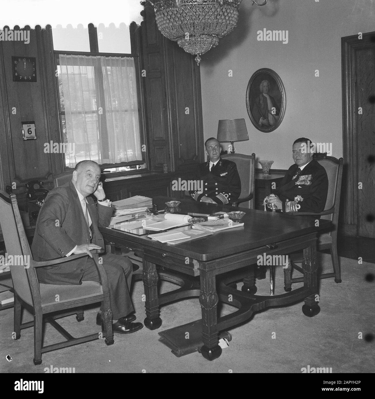 Sir Manley L. Power Visits Min. S. J. Van der Bergh Datum: 6. Juli 1959 Stockfoto