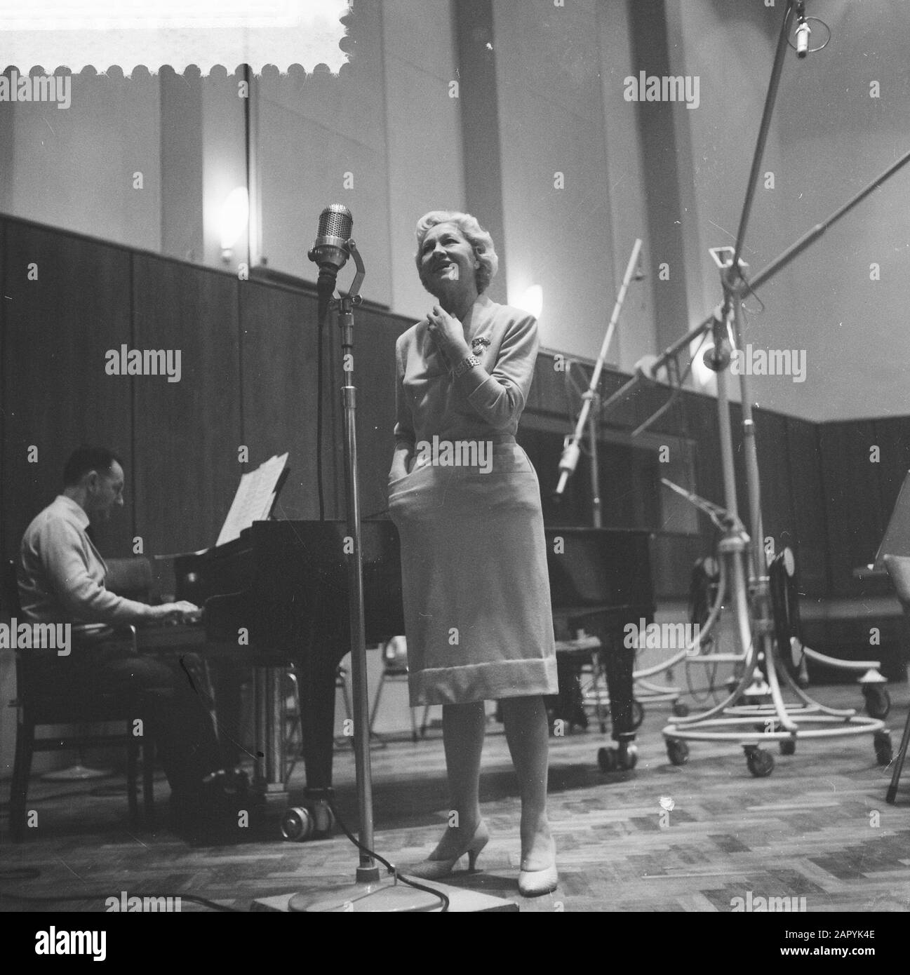 Fernsehsendung Newquetscht Datum: 27. Oktober 1959 Schlagwörter: FERNSEHSENDUNG Stockfoto