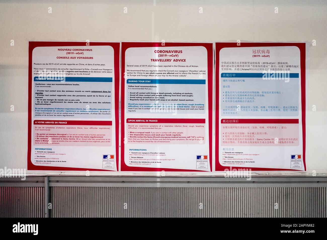 25-1-2020, Flughafen Charles de Gaulle, Roissy. 3 öffentliche Ratschläge zum Infektionsrisiko des Coronavirus, Französisch, englisch und chinesisch. Stockfoto