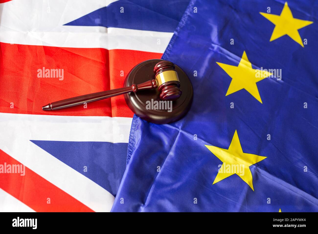 Was wird mit der Justiz werden nach Großbritannien verlassen Europian Union, über die EU und Großbritannien Flagge Hammer Stockfoto