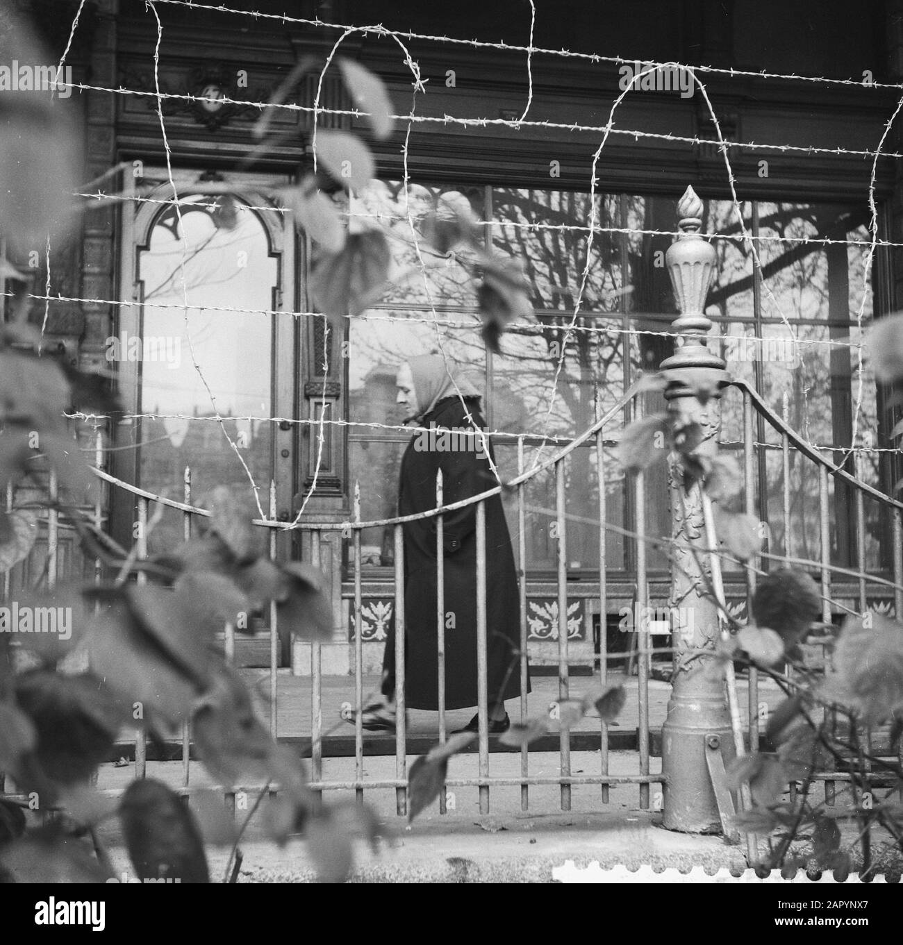 Galerie von Frederiksplein abgeschirmt mit Stacheldraht Datum: 9. November 1960 Schlüsselwörter: Stacheldraht Stockfoto