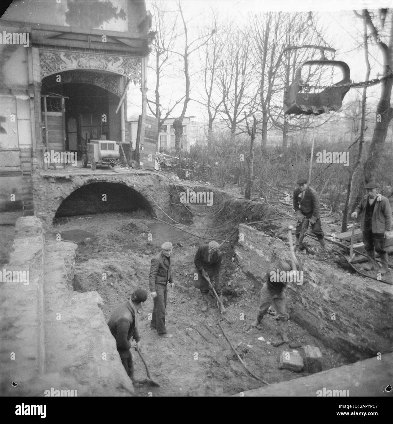 Westseite der Galerie unter Abriss Hände Anmerkung: Gegenstand Abriss der Galerie, ein Überbleibsel des Palastes von Volksvlijt in Amsterdam, an der Westeinde, um Platz für den Neubau zu schaffen Nederlandsche Bank Datum: 12. Januar 1961 Ort: Amsterdam Schlüsselwörter: Abriss Stockfoto