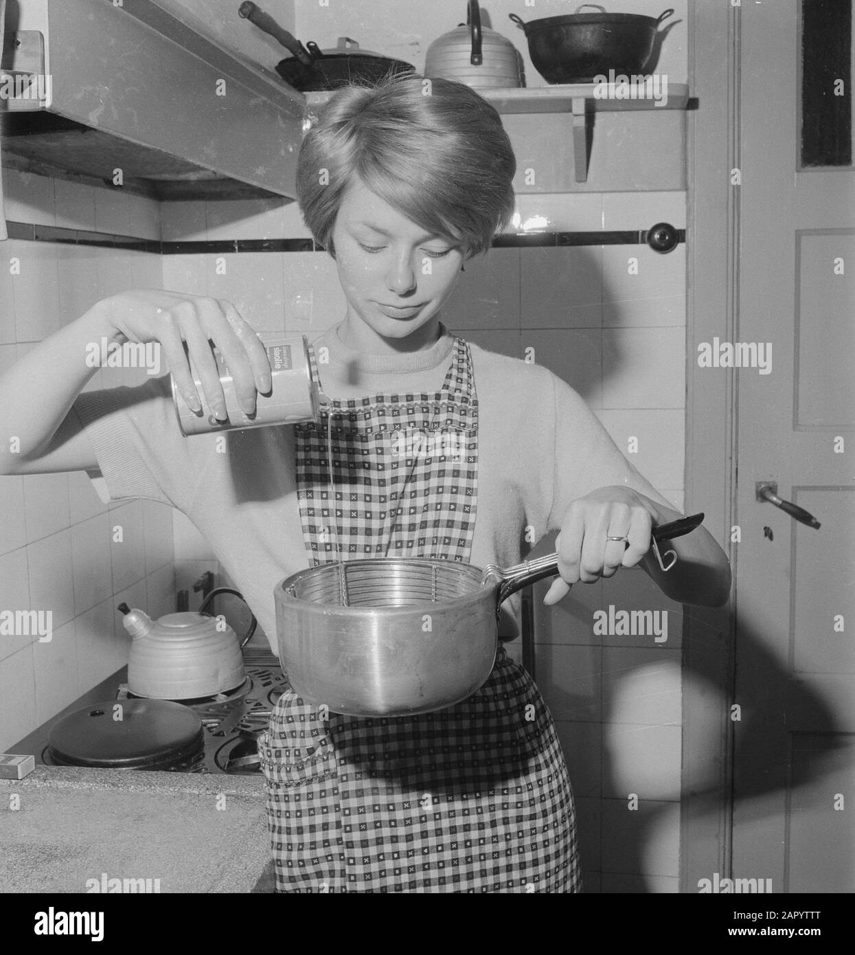 Slaw Öl in Dosen Datum: 20. März 1961 Stichwörter: Dosen Stockfoto