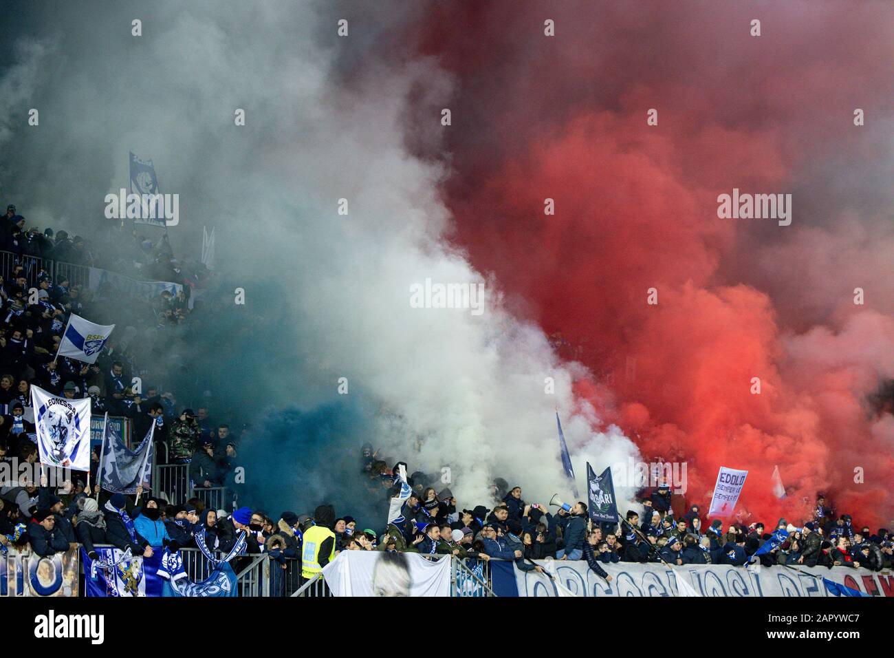 Fans brescia Curva während Brescia gegen Mailand, Brescia, Italien, 24. Januar 2020, Fußball-italienische Fußball-Serie-A-Männermeisterschaft Stockfoto