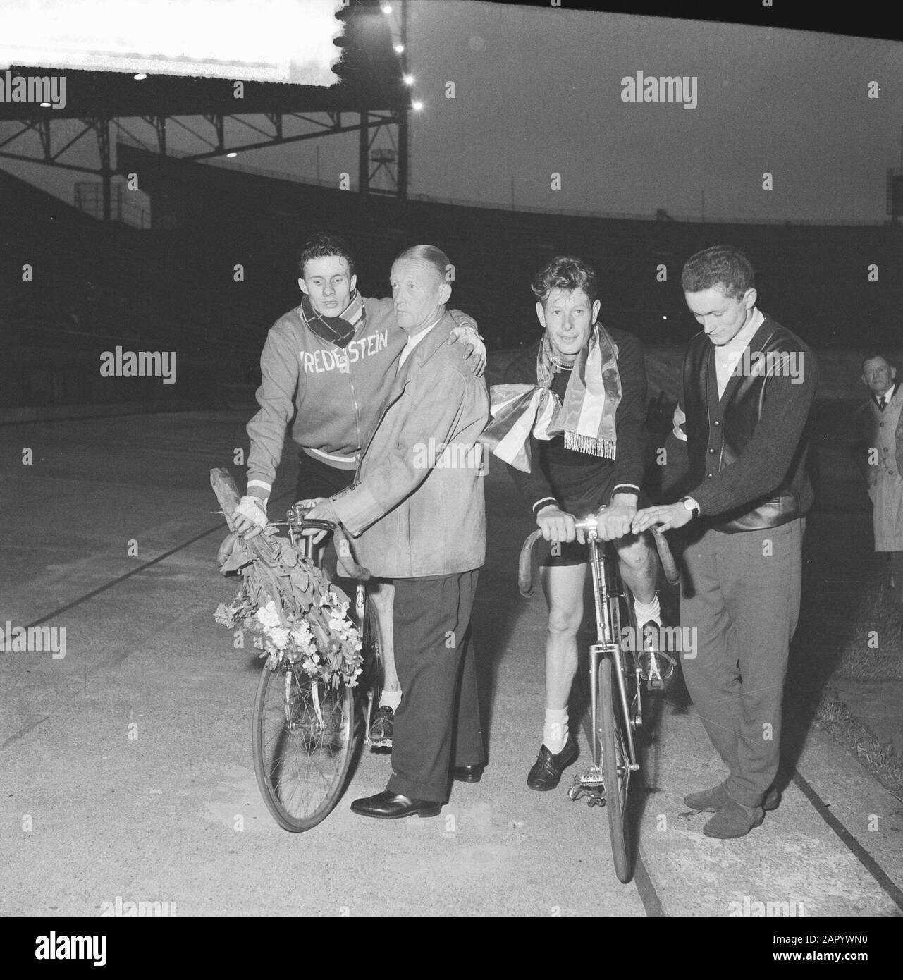 Meisterschaften der Niederlande auf der Strecke Datum: 1. Juni 1961 Schlagwörter: CHAMPIES, WIELRNERS Stockfoto