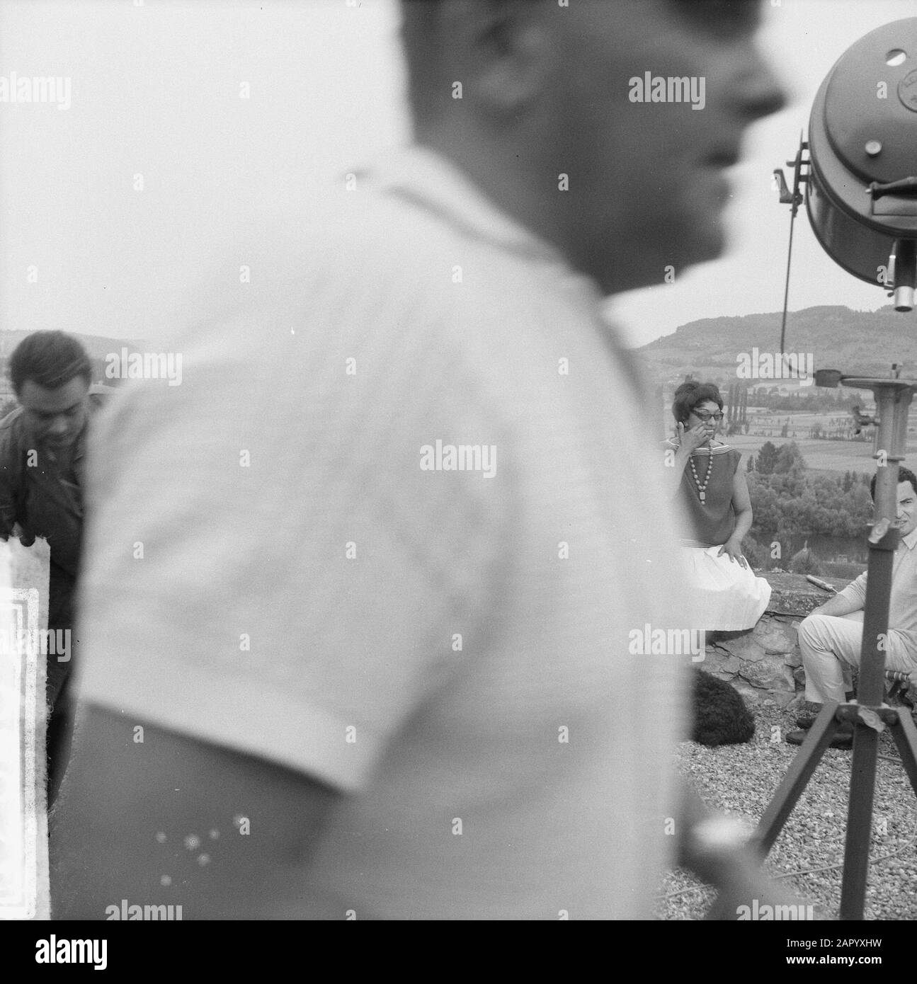 Josephine Baker im Schloss Les Milandes J. B. im Garten Datum: 26. Juni 1961 Ort: Frankreich Schlüsselwörter: Schlösser, Gärten persönlicher Name: Baker, Josephine Stockfoto