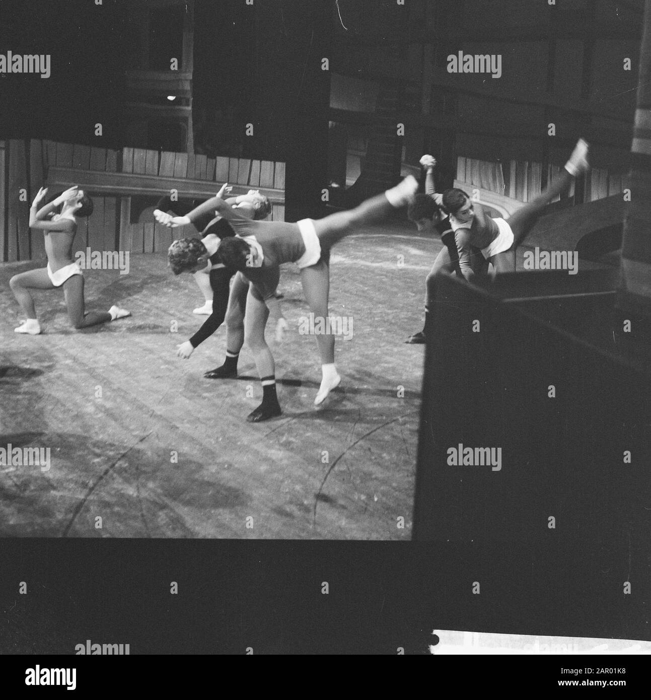 Premiere des Nationalballetts in Stadschouwburg. Tanzszenen Datum: 20. Dezember 1961 Ort: Amsterdam Schlagwörter: Ballett, Tänzer Stockfoto