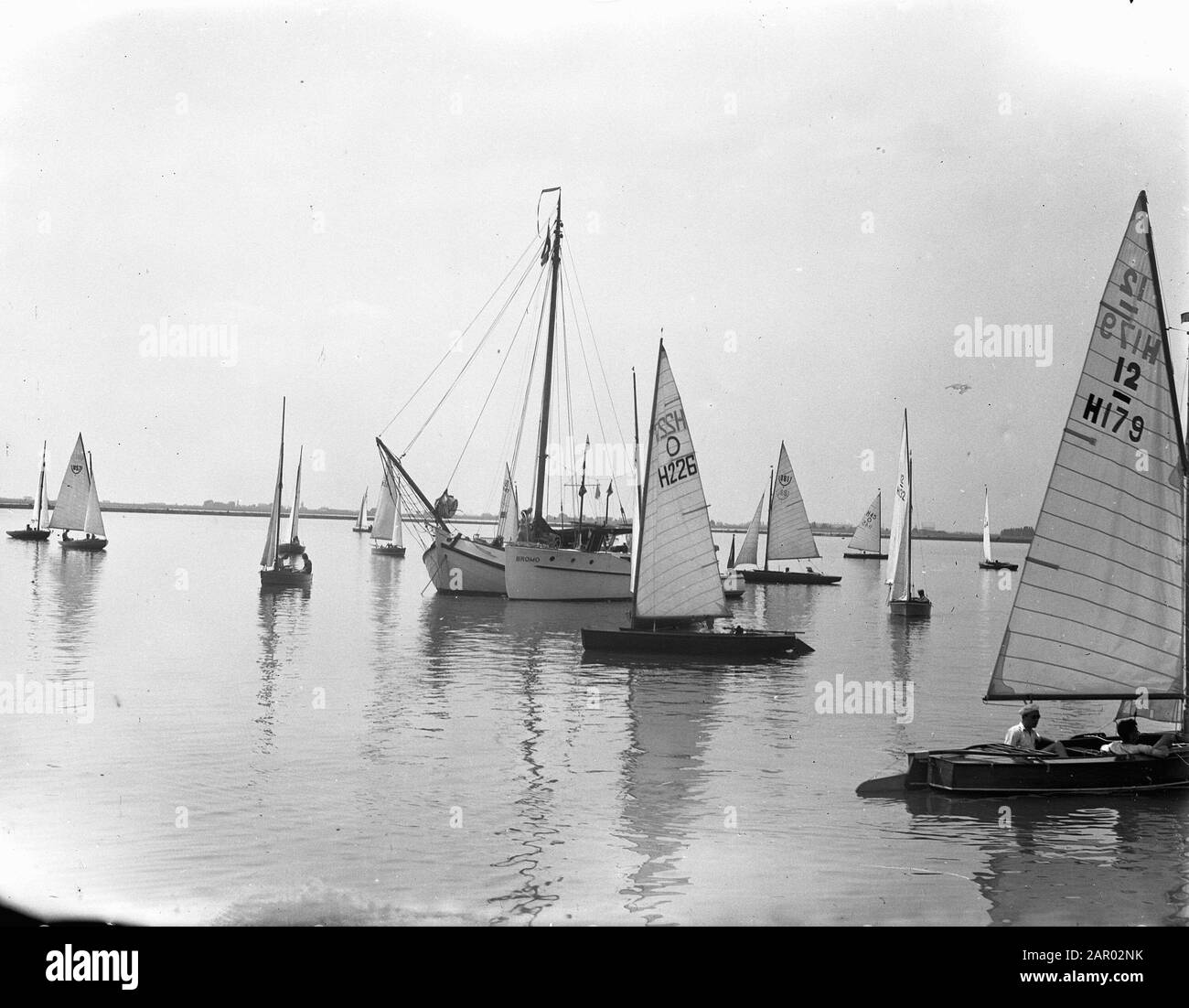 Segeln IJsselmeer Datum: 1. August 1948 Ort: Ijsselmeer Schlagwörter: Segel Stockfoto