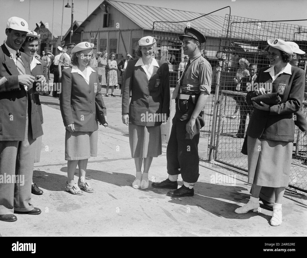 Frau F. Blankers Koen verlässt Schiphol Datum: 27. Juli 1948 Standort: Noord-Holland, Schiphol Stockfoto