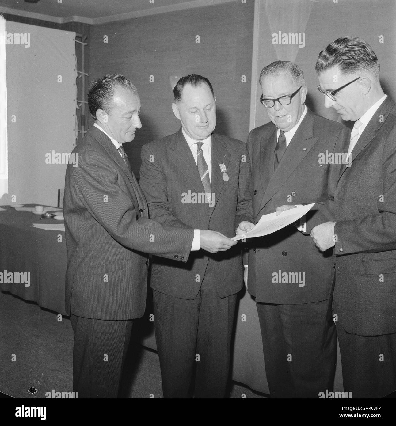 Preisverleihung am KNVVL Datum: 19. Mai 1962 Schlagwörter: Preisverleihung Personenname: KNVVL Stockfoto