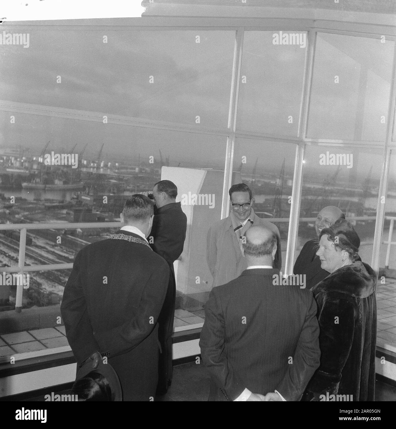 Königin und Prinz im Schlaf von Billig. Königin und Fürst in Havengebouw Datum: 1. Februar 1962 Stichwörter: HAIN-GEBÄUDE, Königinnen, Fürsten, Schlitten Stockfoto