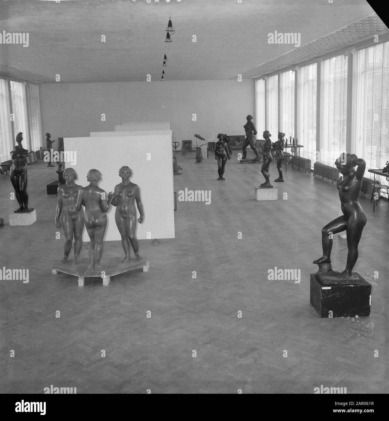 Maillol en Wotuiba im Stedelijk Museum (Ausstellung für Skulpturen) Datum: 15. Februar 1962 Stichwörter: Bilder, Museen, Ausstellungen Stockfoto