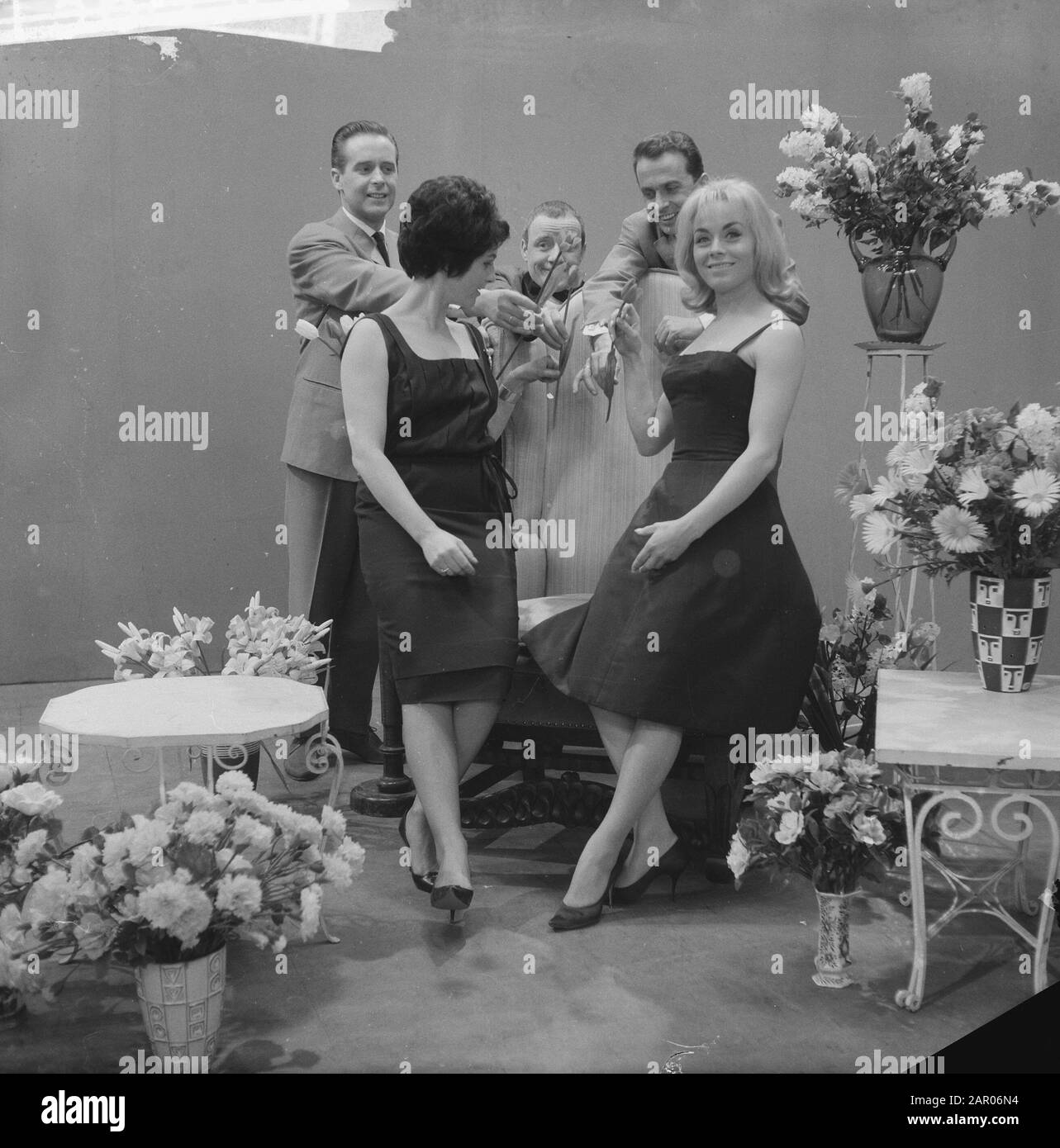 TV Rendez vous Mies Bouwman und Isabelle Aubret Datum: 24. März 1962 Personenname: Bouwman, Mies Stockfoto