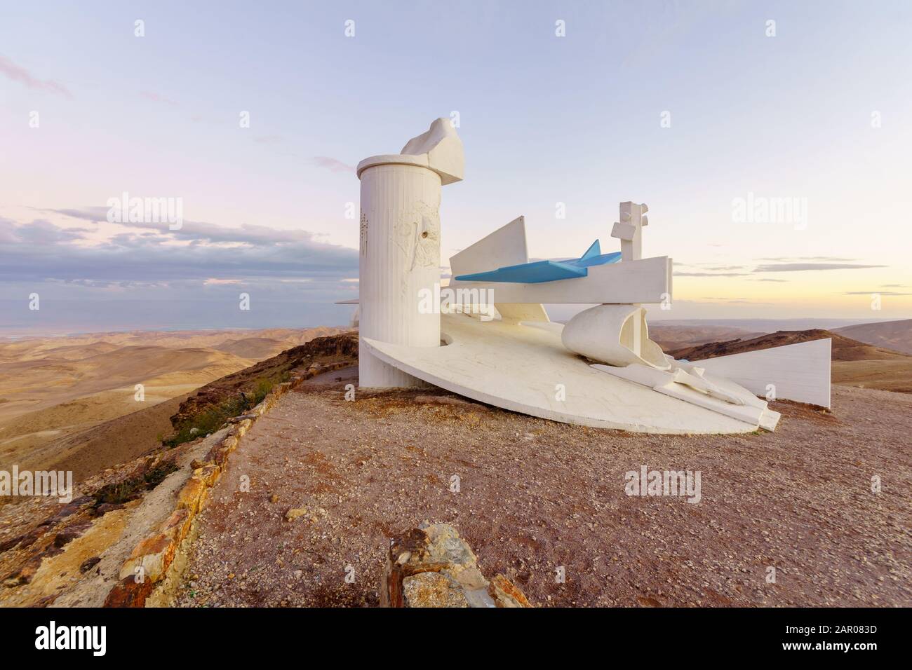 Arad, Israel - 19. Januar 2020: Blick auf den Aussichtspunkt Moab und das Tote Meer bei Sonnenuntergang in Arad, Südisraelisch Stockfoto