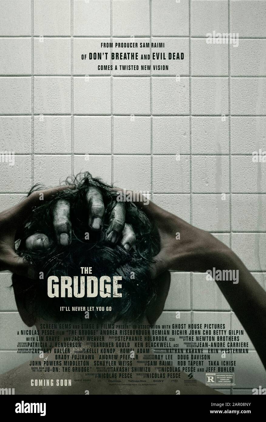 The Grudge (2020) unter der Regie von Nicolas Pesce und mit Tara Westwood, Junko Bailey, David Lawrence Brown und Zoe Fish in den Hauptrollen. Drehen Sie sich von dem gleichnamigen Film aus dem Jahr 2004 über einen rachsüchtigen Geist, der ein Familienheim heimelt. Stockfoto