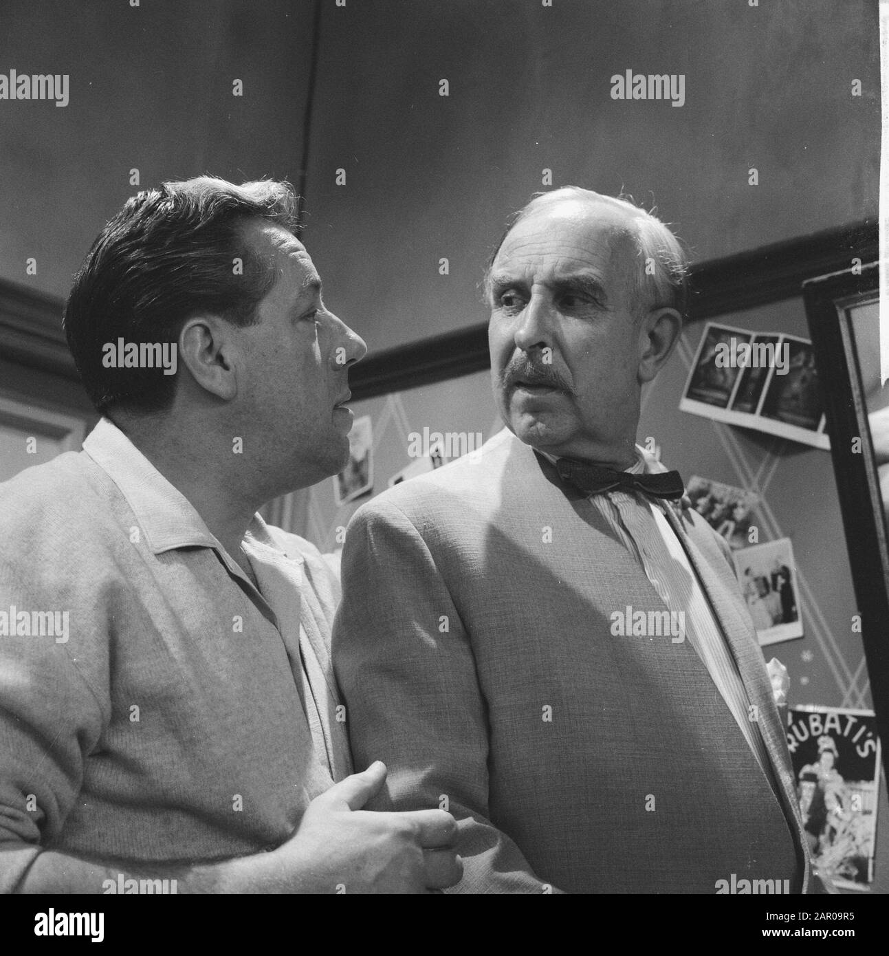 TV-Spiel Der Komiker. Hans Tiemeyer (rechts) und Ko van Dijk Datum: 25. April 1962 Schlagwörter: Schauspieler, Fernsehdramen Personenname: Dijk, Ko van, Tiemeyer, Hans Stockfoto