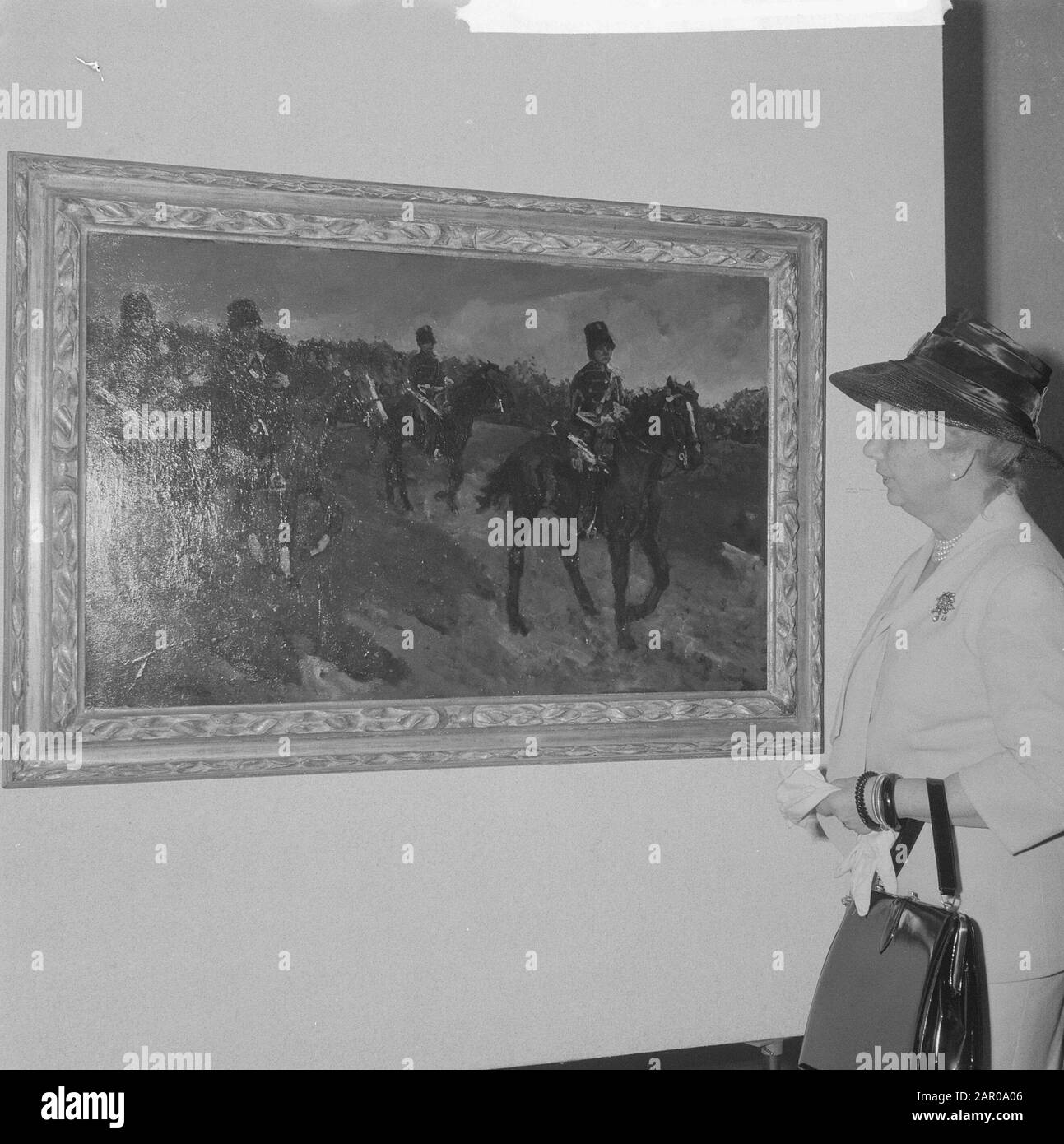 Ein Breitner als Tombola Preis Anmerkung: Ausstellung im Museum Fodor der Werke des Malers George Breitner Für 100 Gulden kann man Besitzer des Gemäldes "Ruiterij" von - Breitner werden. - Ja. Exklusive Lotterie der Vereinigung "Ons House" Datum: 27. april 1962 Ort: Amsterdam Schlagwörter: Lotterien, Gemälde, Ausstellungen Stockfoto