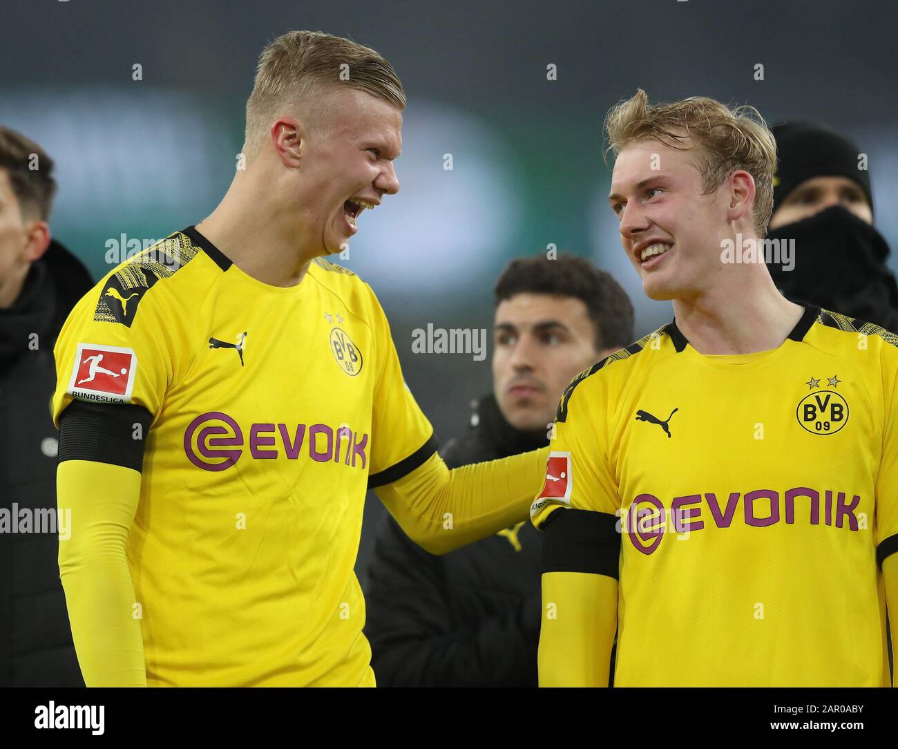 Dortmund, Deutschland. Januar 2020. Firo: 24.01.2020 Fußball, 2019/2020 1.Bundesliga: BVB Borussia Dortmund - 1.FC Köln, Köln Erling Haaland, Jubel mit Julian Brandt Erling Håland, Erling Haland - Nutzung Worldwide Credit: Dpa/Alamy Live News Stockfoto