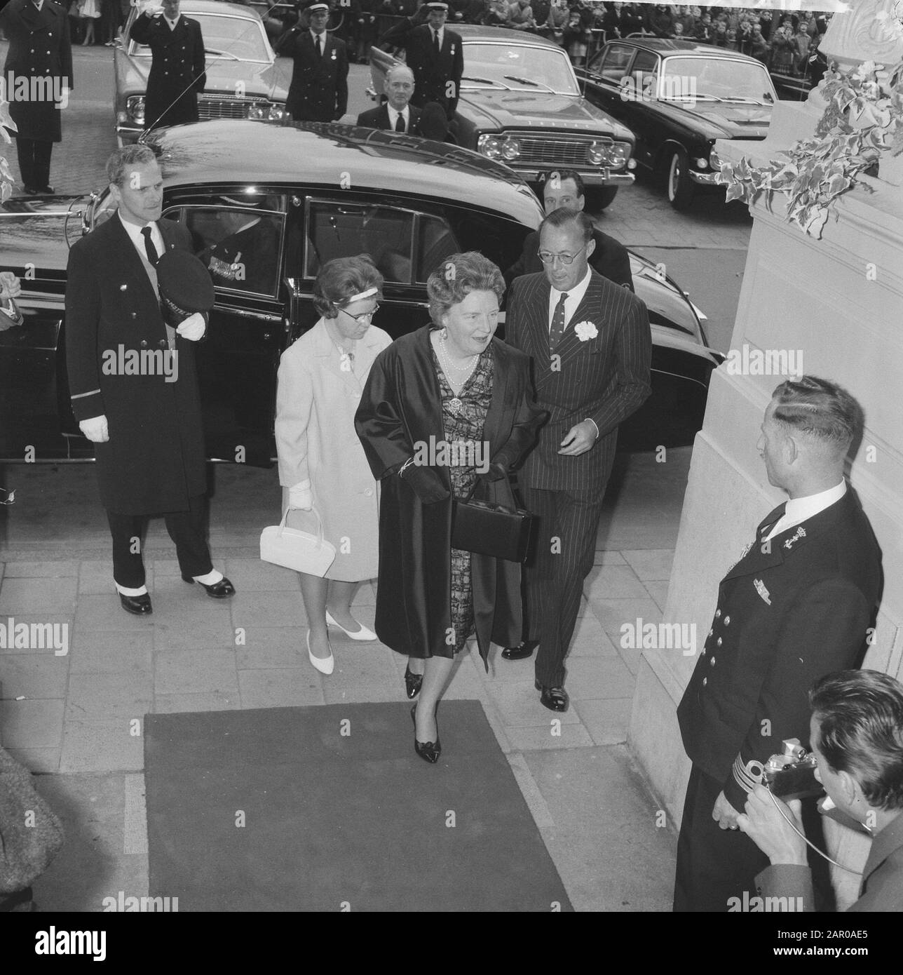 Royal Couple kommt zum Amstel-Hotel Datum: 1. Mai 1962 Schlüsselwörter: Ankunft persönlicher Name: Amstel-Hotel Stockfoto