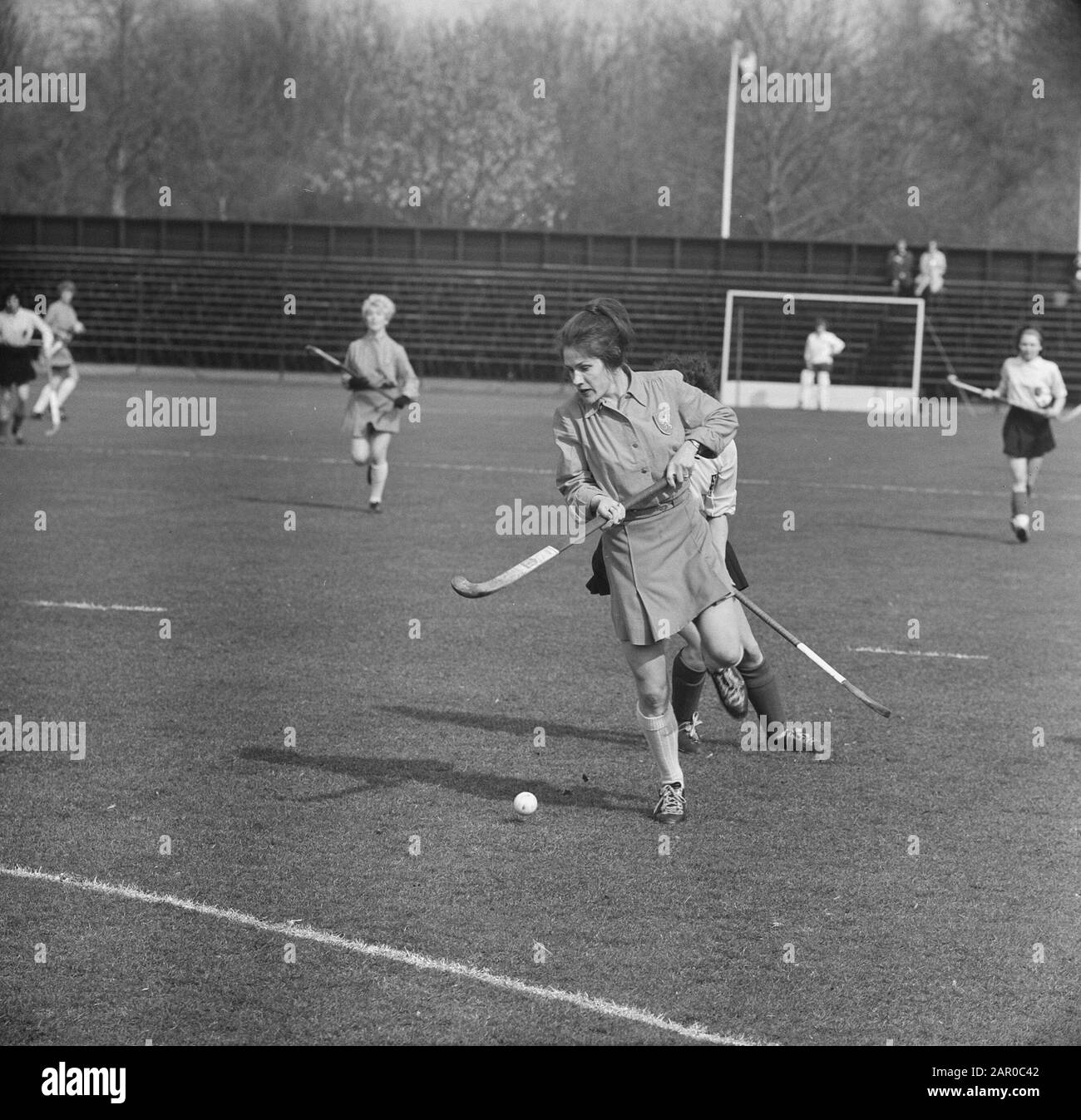 Hockey Niederlande gegen Belgien 9-2. Spielmoment Datum: 6. April 1963 Schlagwörter: Hockey Stockfoto