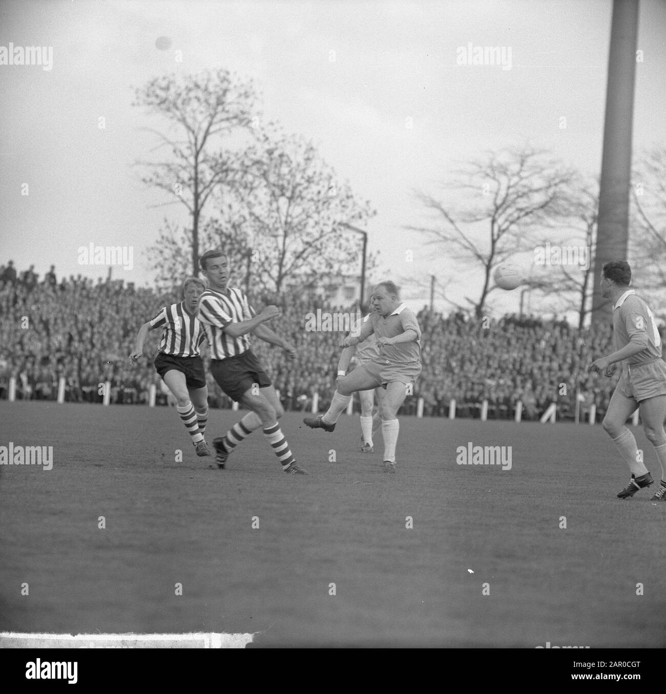 PSV gegen Sparta 0-1.Spiel Moment Datum: 21. April 1963 Schlagwörter: Sport, Fußball Institution Name: PSV, Sparta Stockfoto