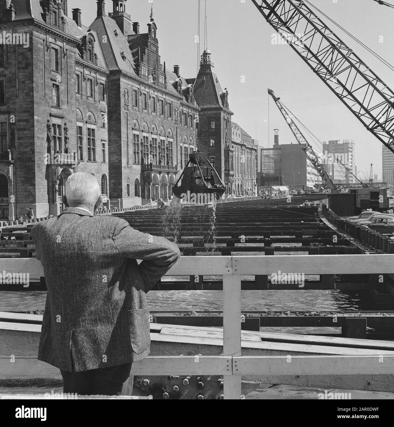 Metro in Rotterdam, Coolsingel, in der Mitte der U-Bahn-Kanal Datum: 11. Juni 1963 Standort: Rotterdam, Süd-Holland Schlüsselwörter: Metro's persönlicher Name: Coolsingel Stockfoto