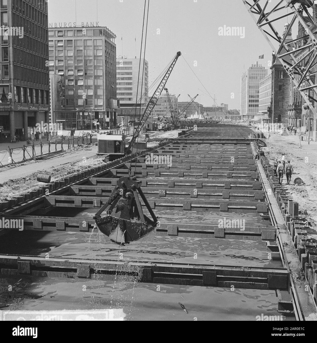Metro in Rotterdam, Coolsingel, in der Mitte der U-Bahn-Kanal Datum: 11. Juni 1963 Standort: Rotterdam, Süd-Holland Schlüsselwörter: Metro's persönlicher Name: Coolsingel Stockfoto