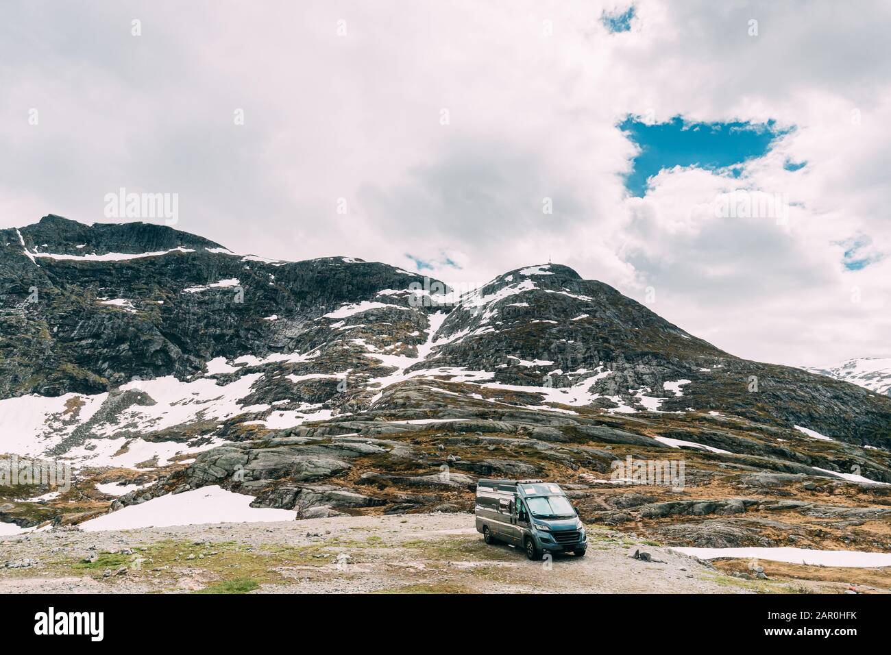 Reinheimen-Nationalpark, Norwegen. Parkplatz Für Wohnwagen Im Nationalpark, Norwegen. Berglandschaft Im Sommer. Westnorwegen. Stockfoto