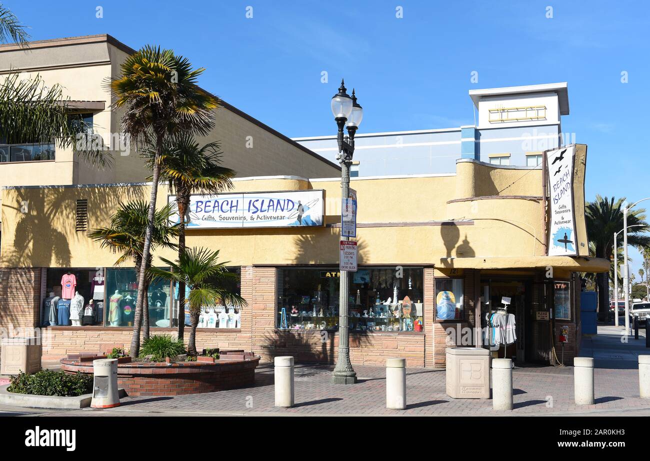HUNTINGTON BEACH, KALIFORNIEN - 22. JANUAR 2020: Souvenirladen auf Beach Island im Stadtzentrum von Huntington Beach. Stockfoto