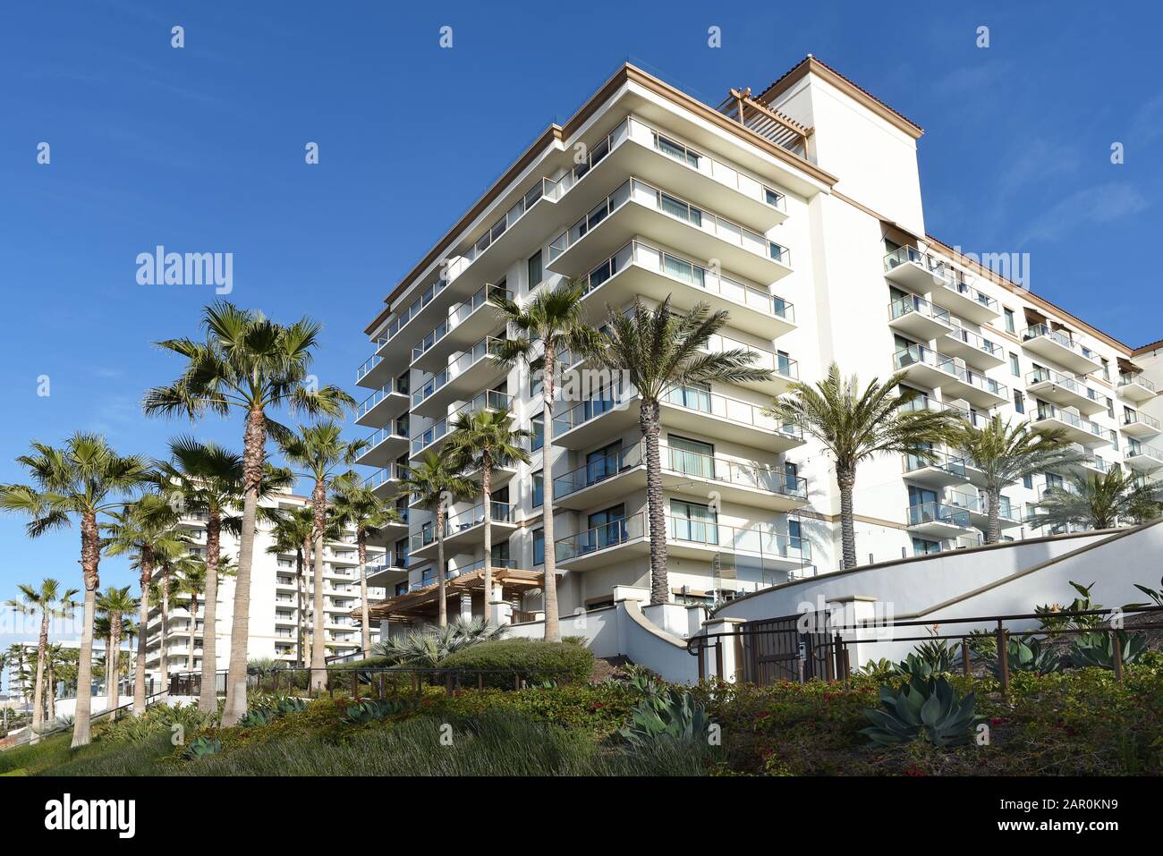 HUNTINGTON BEACH, KALIFORNIEN - 22. JANUAR 2020: Das Waterfront Beach Resort. Teil der Hilton Chains Immobilien am PCH in Huntington Beach, CA. Stockfoto