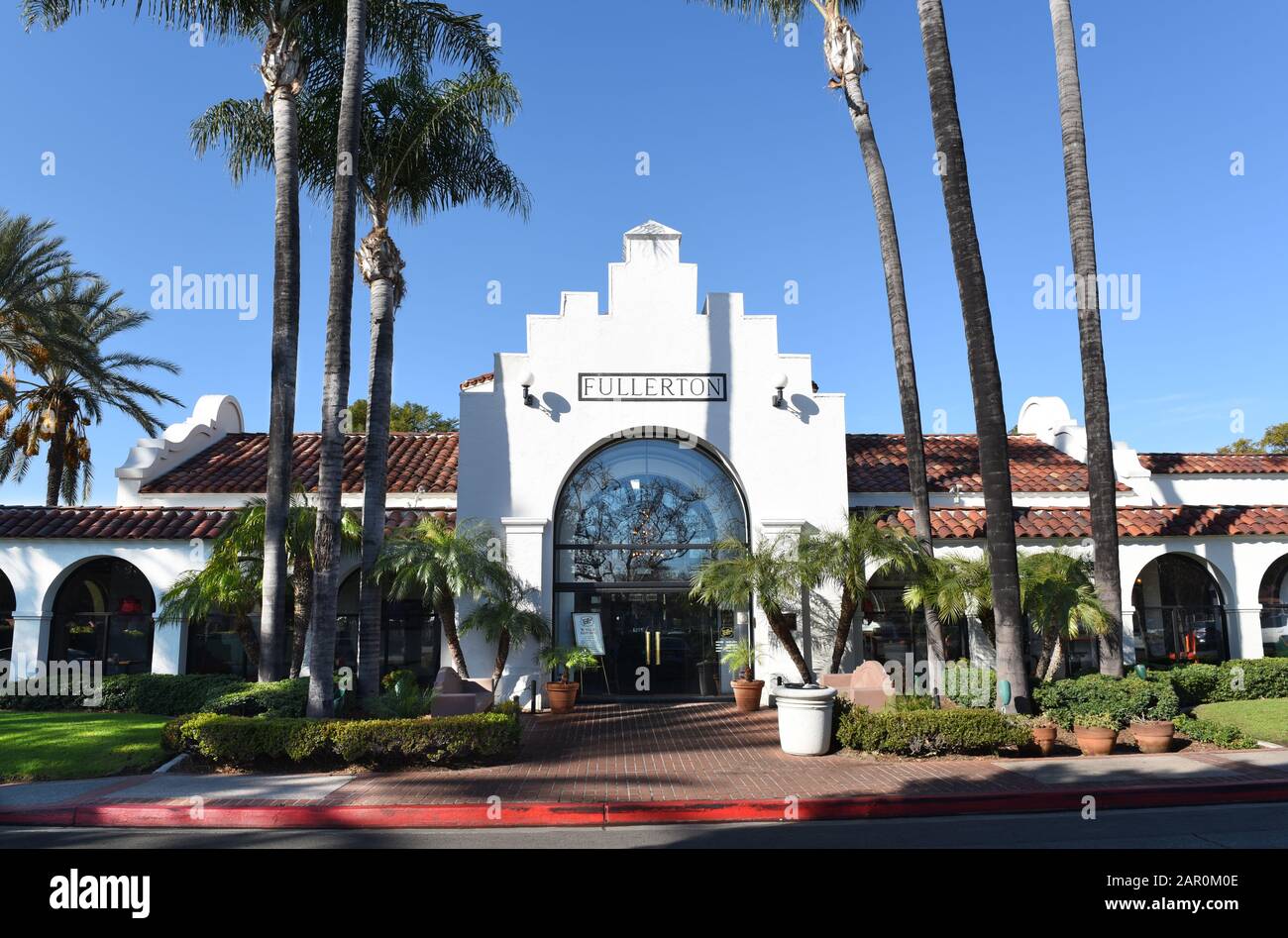 Fullerton, KALIFORNIEN - 24. JANUAR 2020: Das Alte Spaghetti Factory Restaurant am Bahnhof im Stadtzentrum von Fullerton. Stockfoto