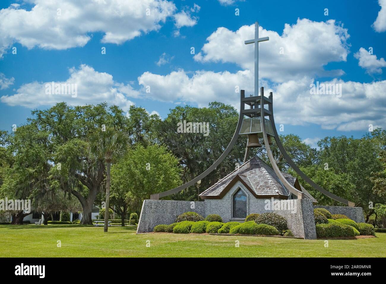 Kirchenglocken und ein Park an einem öffentlichen Park Stockfoto