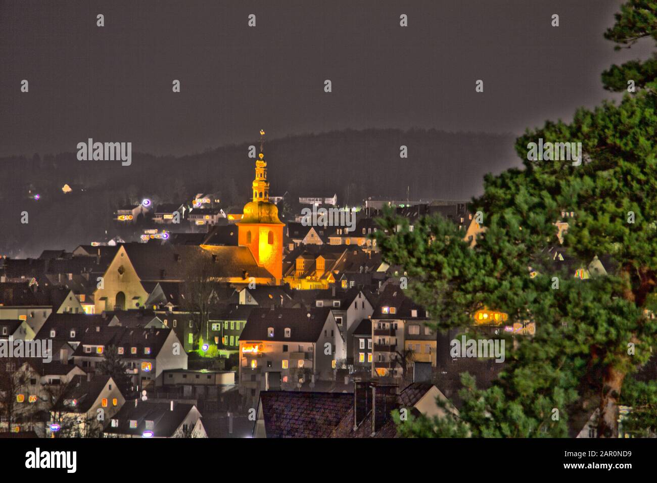 Siegener Altstadt mit Kirche in der Nacht Stockfoto