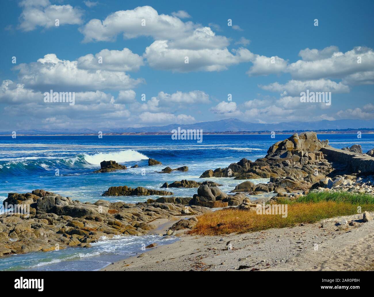 Felsen an der kalifornischen Küste Stockfoto