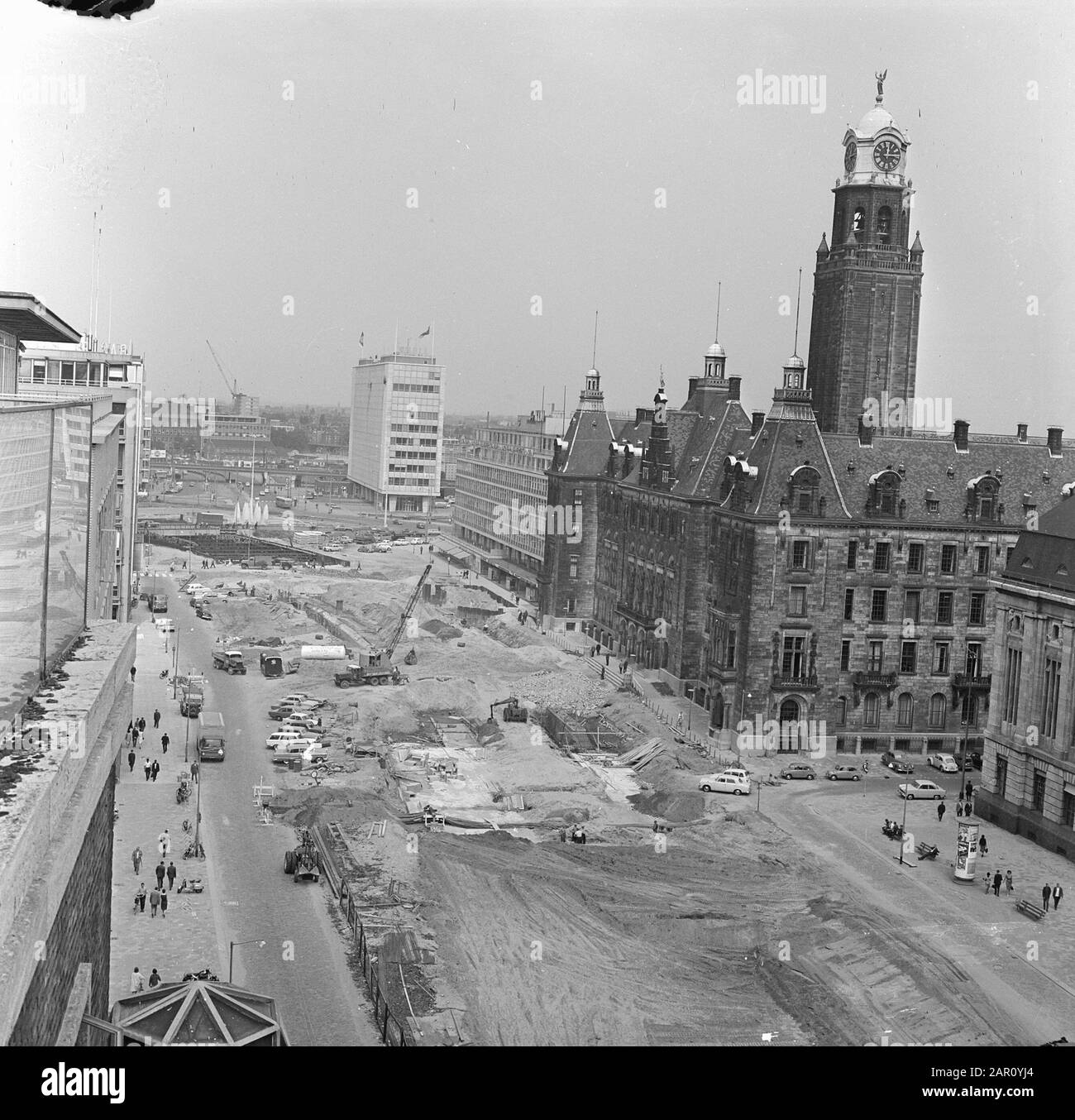 Metrowerken in Rotterdam, de Coolsingel Datum: 28. August 1964 Standort: Rotterdam, Zuid-Holland Stichwörter: Metro's persönlicher Name: Coolsingel Stockfoto