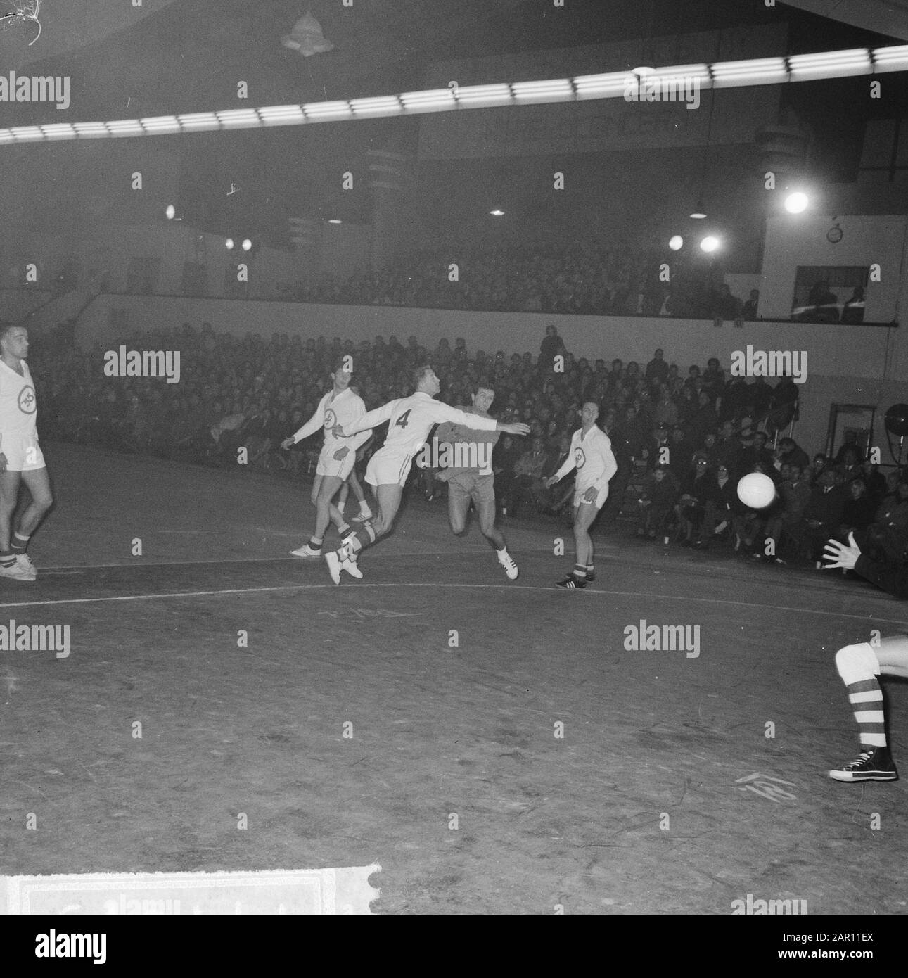 Europacup-Hallenhandballbetrieb 55 gegen Dudelange 11-1 Spielmoment Datum: 7. November 1964 Schlagwörter: Handball-Institution Name: Europacup, Operation 55 Stockfoto