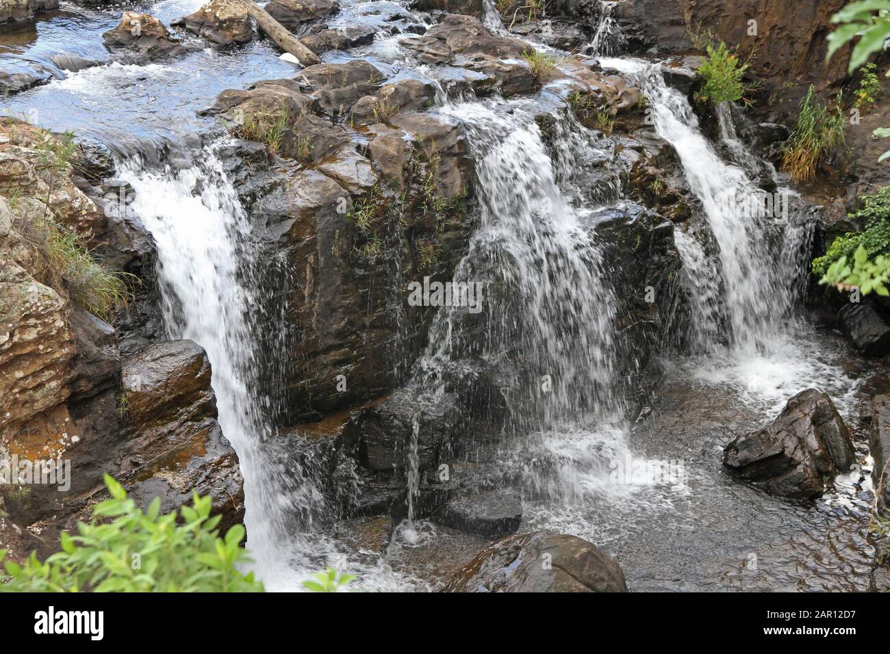 Bach und Wasserfall, Lisbon Falls, Sabine River, Scenic Route, Mpumalanga, Südafrika. Stockfoto