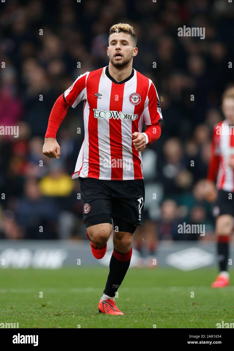 Griffin Park, London, Großbritannien. Januar 2020. English FA Cup Football, Brentford FC gegen Leicester City; Emiliano Marcondes of Brentford - Ausschließlich redaktionelle Verwendung. Keine Verwendung mit nicht autorisierten Audio-, Video-, Daten-, Regallisten-, Club-/Liga-Logos oder Live-Diensten. Die Online-Nutzung ist auf 120 Bilder beschränkt, keine Videoemulation. Keine Verwendung bei Wetten, Spielen oder Einzelspielen/Liga-/Spielerveröffentlichungen Credit: Action Plus Sports/Alamy Live News Stockfoto